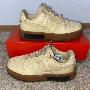 NIKE AIR FORCE 1 FONTANKA WOMEN's AF1 SHOE SESAME - Wheat